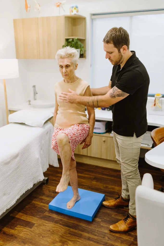 north coast head neck and jaw centre ballina osteopath Leon Erdrich treating a patient for vertigo in their northern rivers clinic in Ballina, NSW